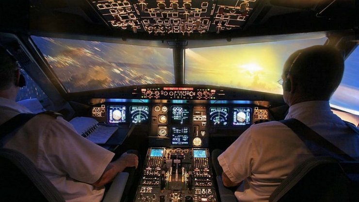 искусственный интеллект, управление самолетом, авиаперевозки