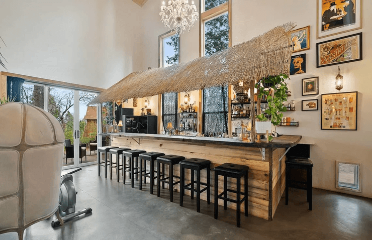 Металлический сарай, роскошный дом, студия, необычный дом в лесу, скрытое богатство, похож на сарай, современный стиль