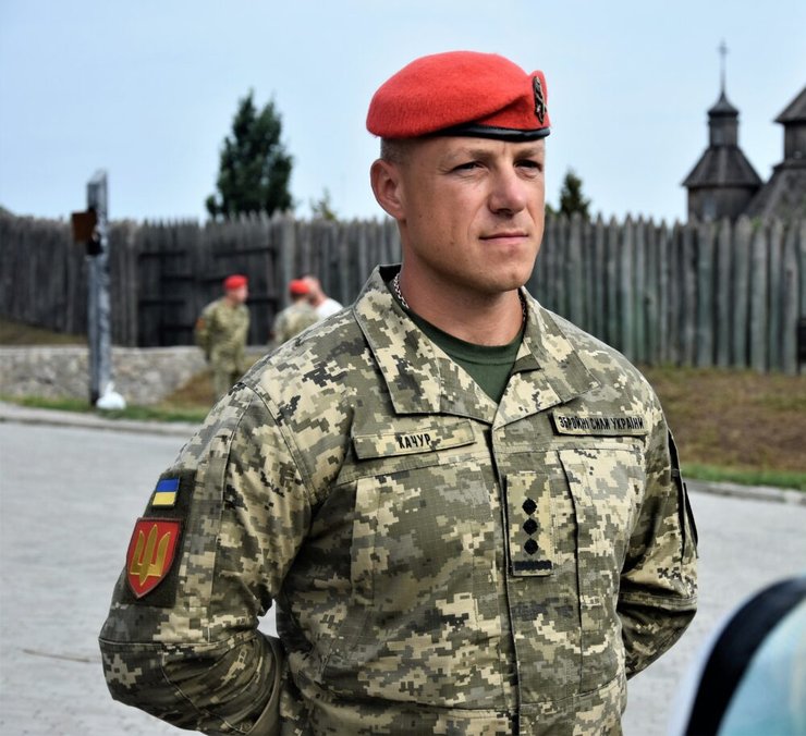 Полковник Роман Качур -  Герой України та повний кавалер ордена Богдана Хмельницького.