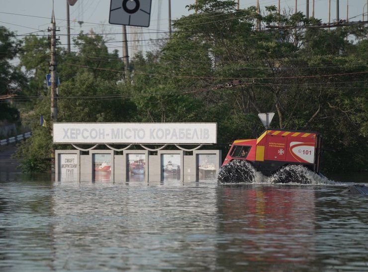 Подрыв Каховской ГЭС, наводнение в Херсоне, вездеход богун, украинский вездеход