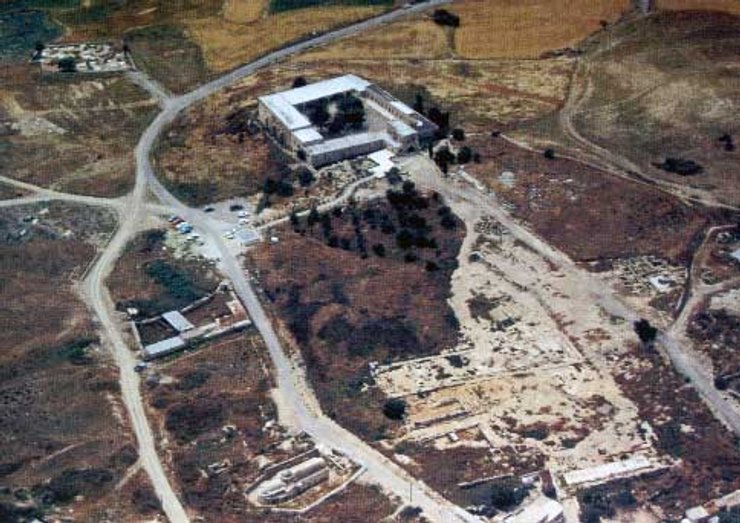 Пафос, Палаэпафос, раскопки, Кипр, надпись, археологи, археология, находка, текст, стена, сооружение, памятник, изображение