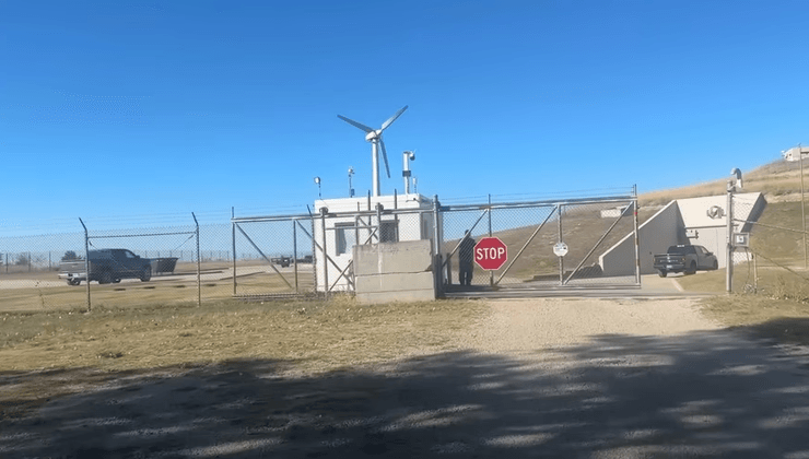 Роскошный бункер, бункер Судного дня, подземный дворец, судный день, подземное убежище, крытый бассейн, стена для скалолазания