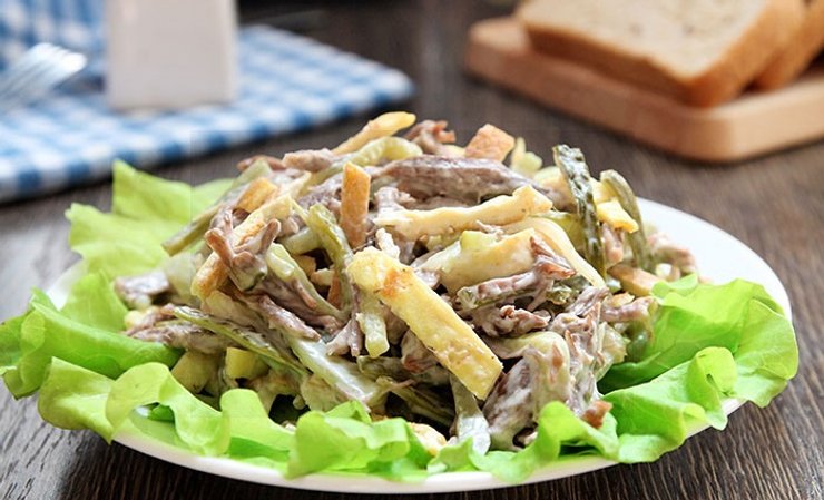 праздничный стол, новый год, меню на новый год, утка с яблоками, салат оливье, бутерброды со шпротами, салат министерский