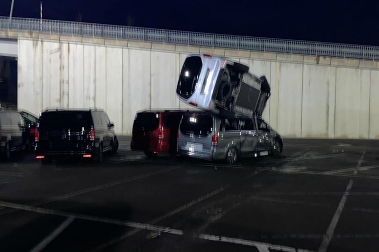 Испания, сотрудник Mercedes, бульдозер, машины, автозавод