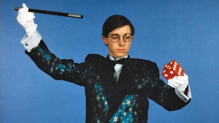 Софі Ллойд в образі Реймонда Ллойда