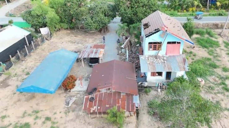 Два голуби вибили вікно після чого завалився дах через що постраждала мешканка будинку