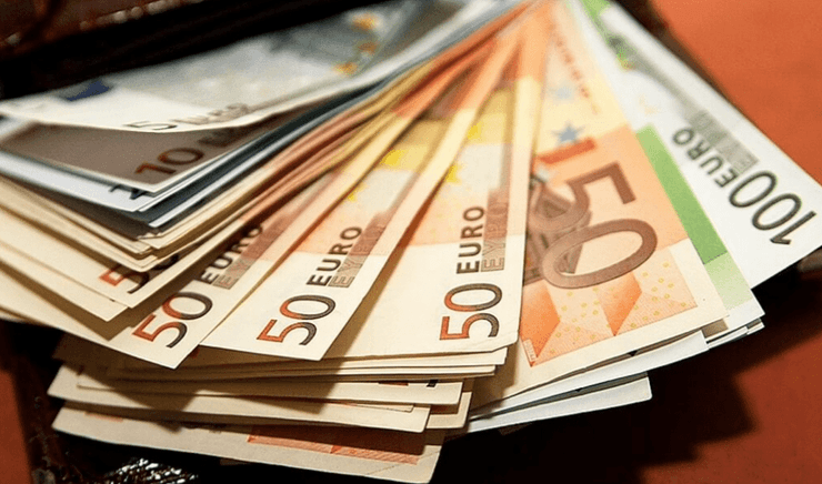 Курс євро є більш чутливим до зовнішніх коливань