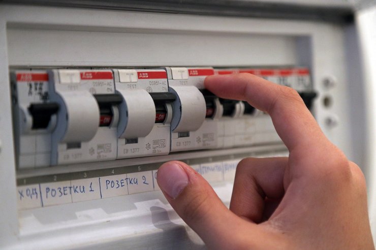 Галогенные лампы плохо переносят постоянные включения и выключения электроэнергии