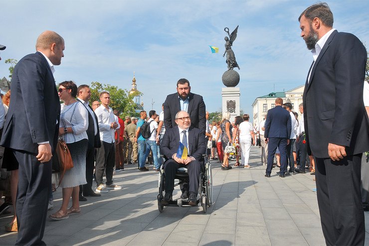 местные выборы, мэр, Геннадий Кернес, Харьков, фото, на коляске