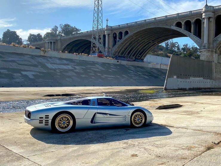 Isdera Commendatore 112i в США, куда автомобиль попал после продажи на аукционе