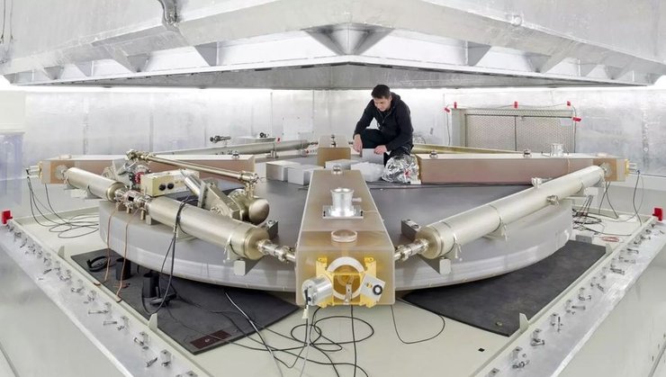 гироскоп установка ученые