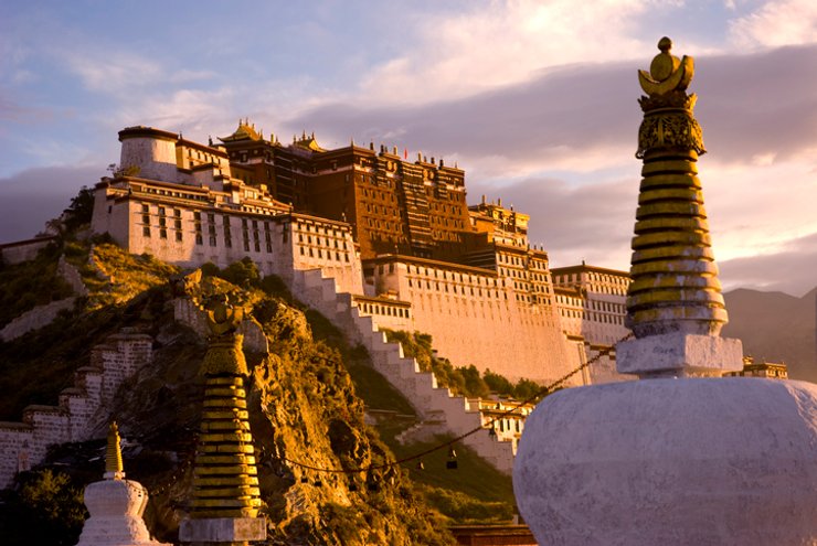 Дворец Потала, Лхаса, далай лама, кто такой далай лама, далай лама как пишется, как выбирают далай ламу, почему китай оккупировал тибет, почему китай захватил тибет, китай и тибет, протесты в тибете, история тибета, буддизм, тибетский буддизм, ламаизм, шамбала