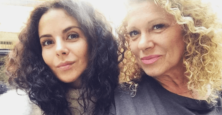 Настя Каменских с мамой, которая живет в Испании