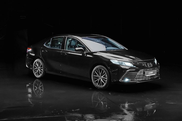 оновлена Toyota Camry