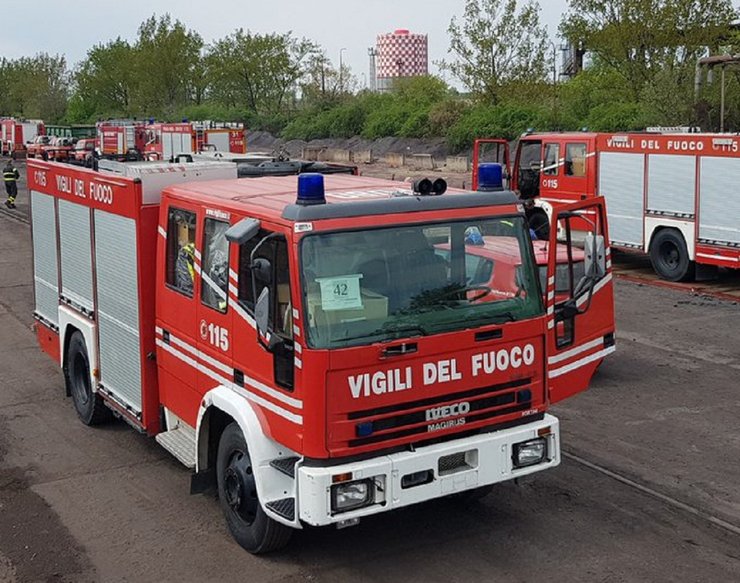 пожарные авто, пожарные автомобили, гуманитарная помощь, пожарные Mercedes-Benz, Iveco Magirus