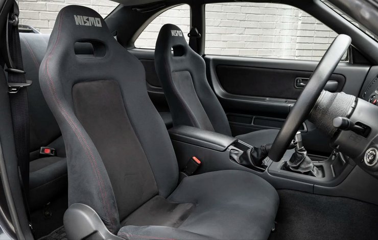 Салон Nissan Skyline GT-R33