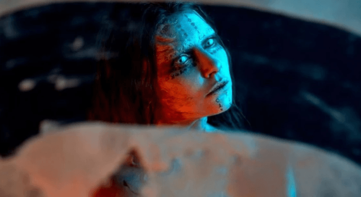 С каждой новой жертвой - Елена становится все страшнее