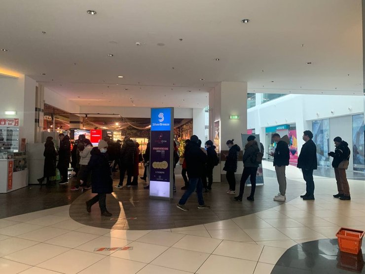 Очередь в банкомат в Silver Breeze