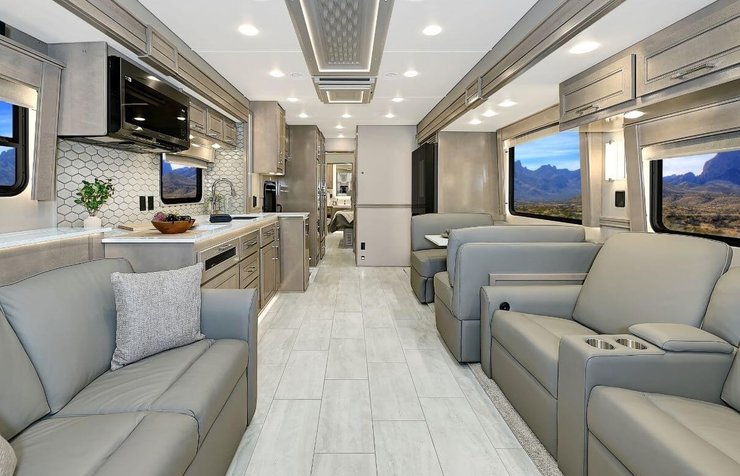 салон Renegade XL, автодом Renegade XL, новый Renegade XL, дом на колесах, автодом Renegade XL