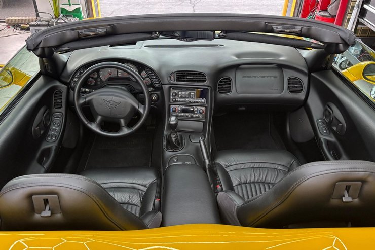 салон Chevrolet Corvette C5, Chevrolet Corvette, Chevrolet Corvette 2002, кабриолет Chevrolet Corvette, спорткар Chevrolet
