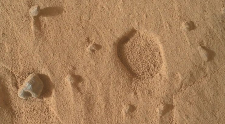 Марсохід Curiosity виявив на Марсі дивні "відбитки ніг"