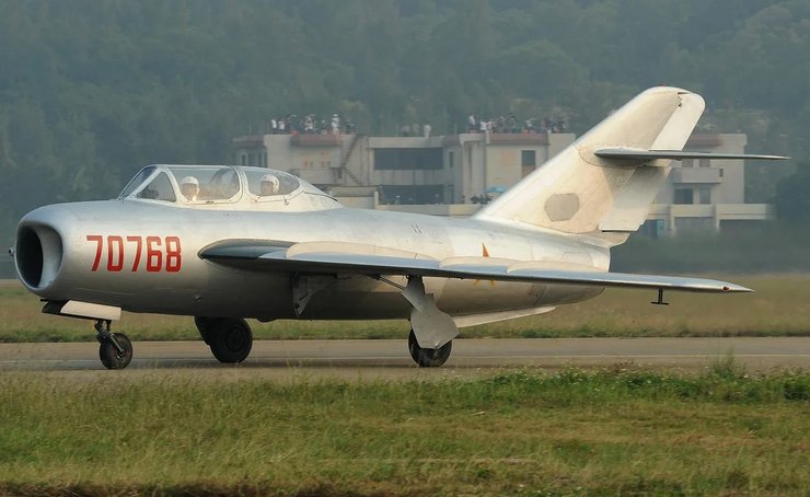 самолет Shenyang J-5