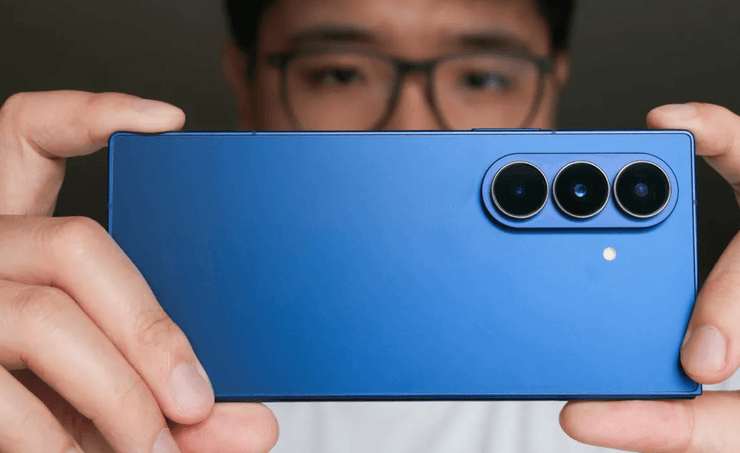 тонкий складной смартфон