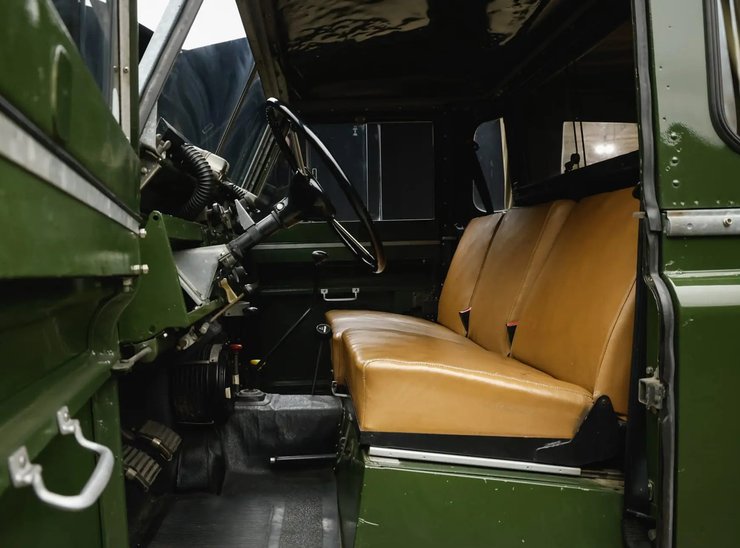 Салон Land Rover 109
