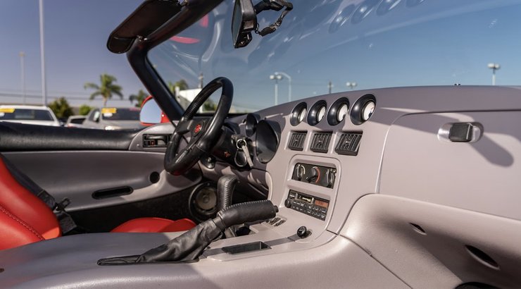 салон Dodge Viper