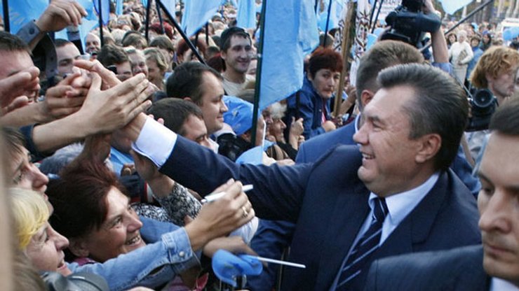 У четвертого президента Украины Виктора Януковича тоже был свой зенит славы и народной любви.