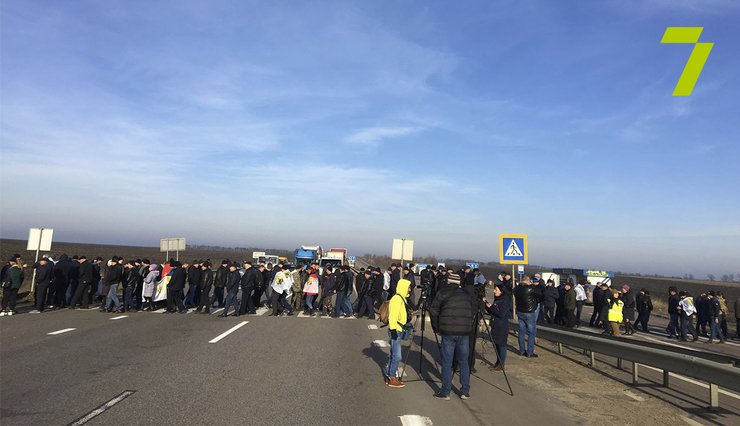 протесты против рынка земли, перекрытые дороги, фото