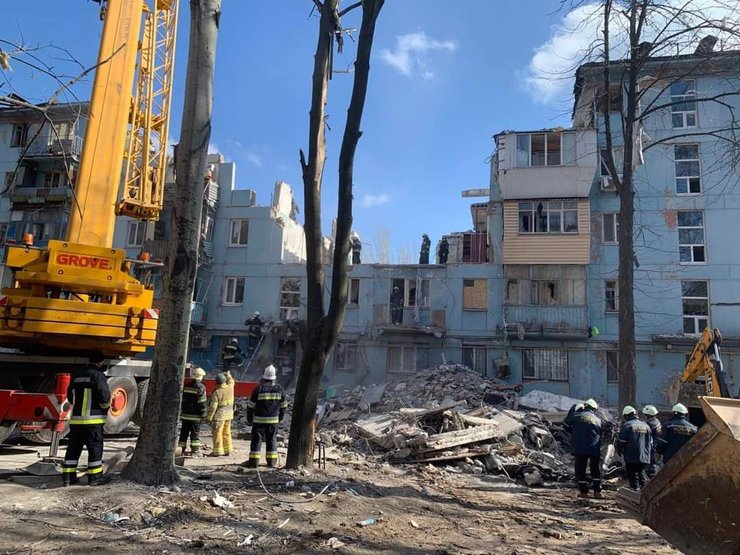 запорожье 02.03.23, независимой украины 67 запорожье, ракетный удар запорожье, спасатели