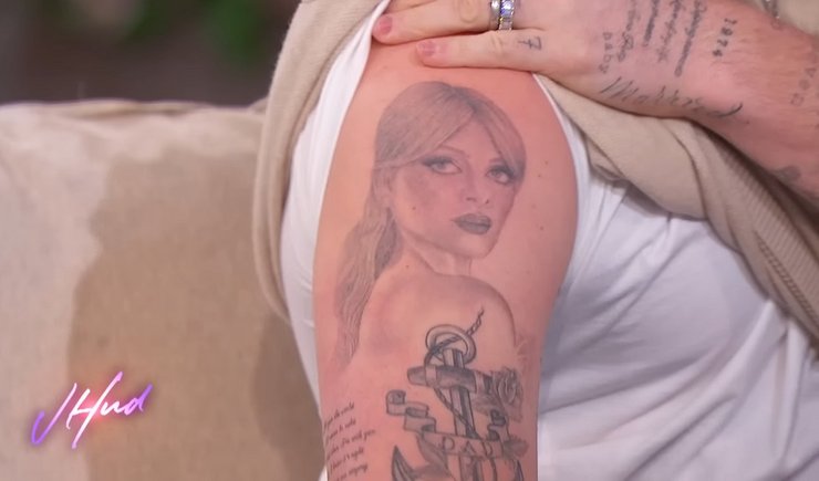 бруклин бекхэм, никола пельтц, татуировка