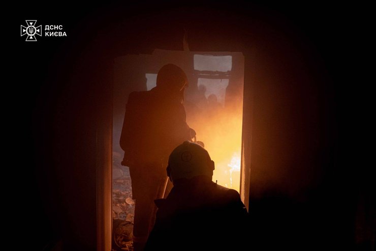 Пожар в отеле Дніпро на Хрещатике в Киеве