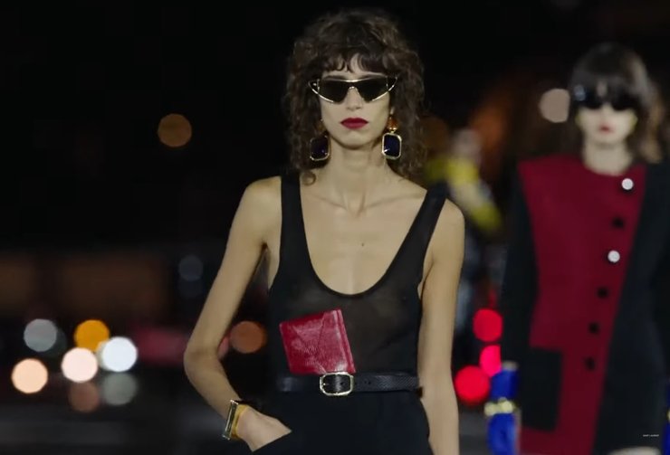 сумка за поясом, тренды 2022, тренд весна 2022, модный тренд