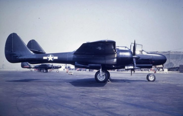 Американский штурмовик P-61, черная вдова, Northrop P-61 Black Widow, лучший истребитель, легендарный самолет, история авиации, самолеты Второй мировой войны