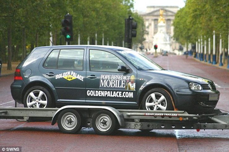 VW Golf папы римского