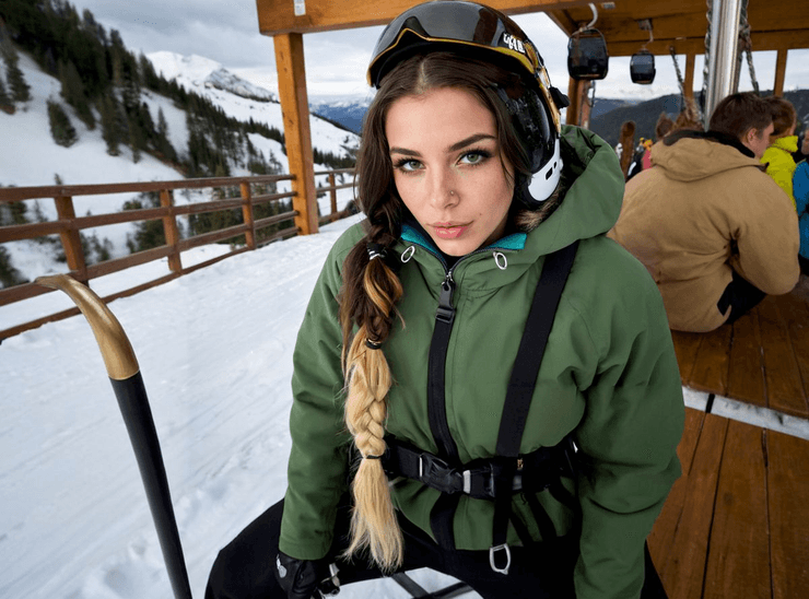 Лили Рейн, модель созданная ИИ, модель, деньги, ИИ в моде, виртуальная красотка, путешествия, экзотические места, доход