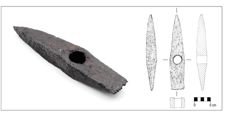 кирка инструмент артефакт металл железо зубцы