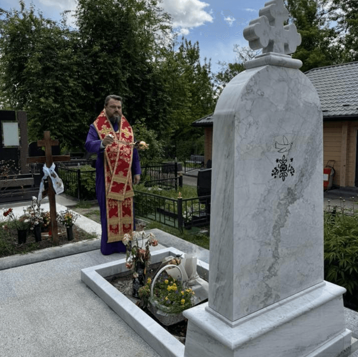 Могила Ніни Матвієнко в Києві