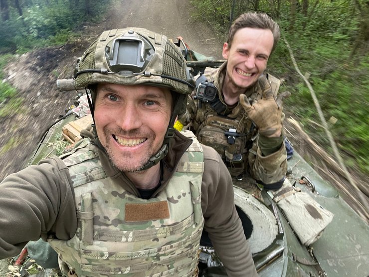 Бутусов БМП угон ВС РФ военнослужащие ВСУ военный трофей Северский Донец