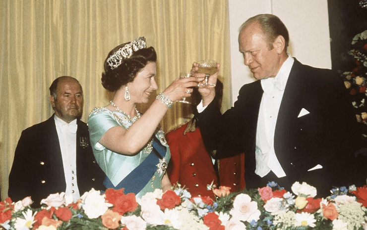 Елизавета II, королева елизавета, тиара, королевская тиара, владимирская тиара