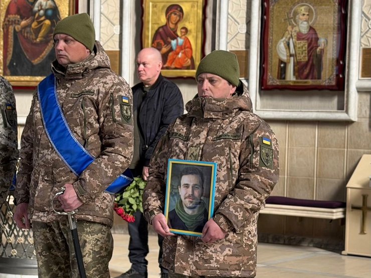 В Киеве провели в последний путь старшего лейтенанта Никиту Доценко