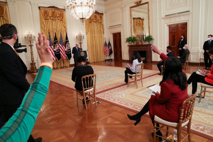 Джо Байден, Пресс-конференция, Журналисты, Шпаргалка, Фотографии