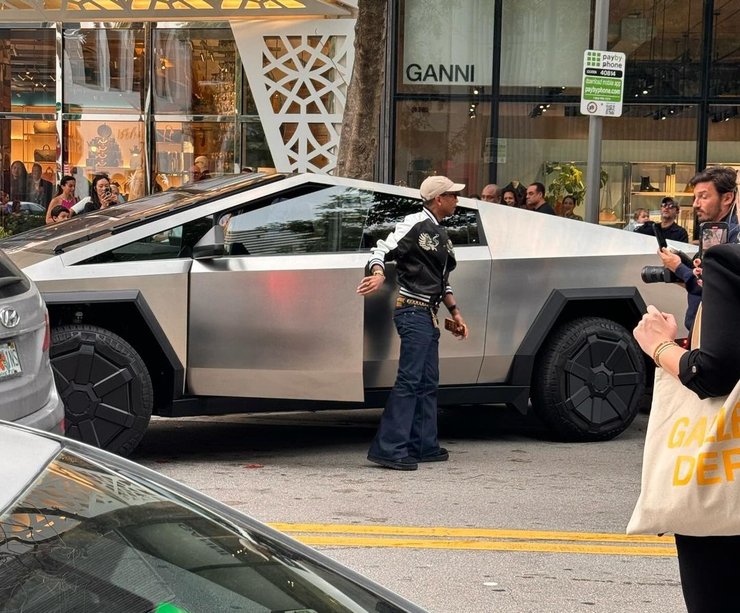 Фаррелл Уильямс Тесла, Пикап Tesla Cybertruck, Tesla Cybertruck, новая Tesla Cybertruck