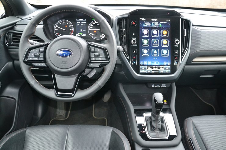 Салон Субару Форестер