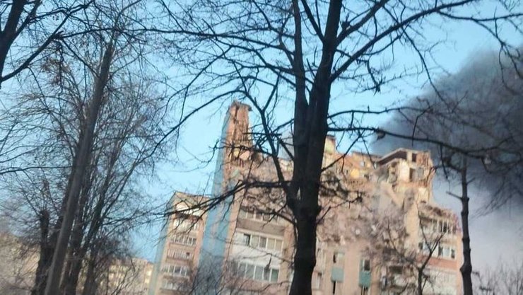 Дом после ракетной атаки в Тернополе после ракетной атаки