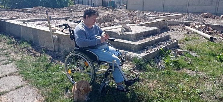 Надежда Яковенко в коляске после операции