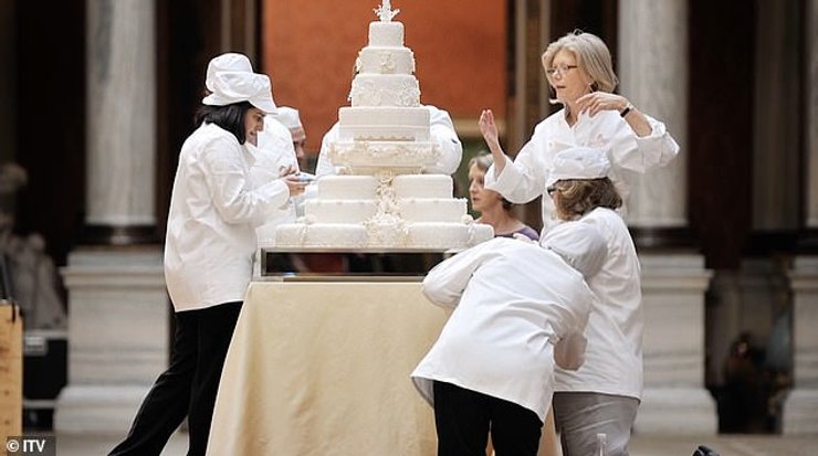 фиона Кернс, весільний торт