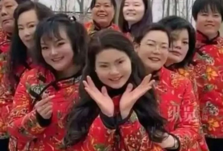 Родители родили 9 дочерей, но хотели иметь наследника именно мужского пола, они пошли на отчаянный шаг